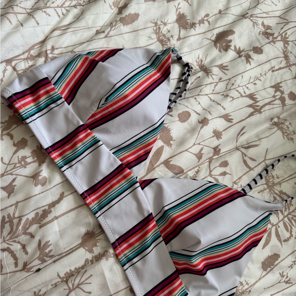 SHEIN Multicolor Striped Bikini Top